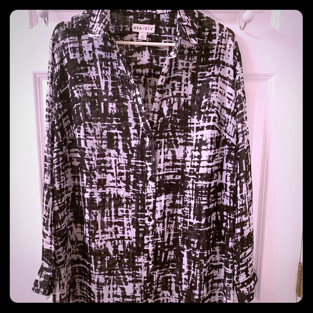 🌵🦄SOLD🦄  Black and white sheer Ava & Viv tunic